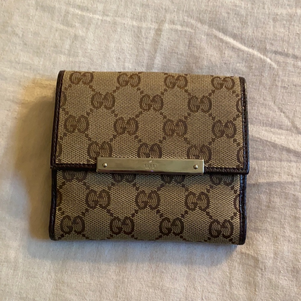 Gucci classic small bifold wallet